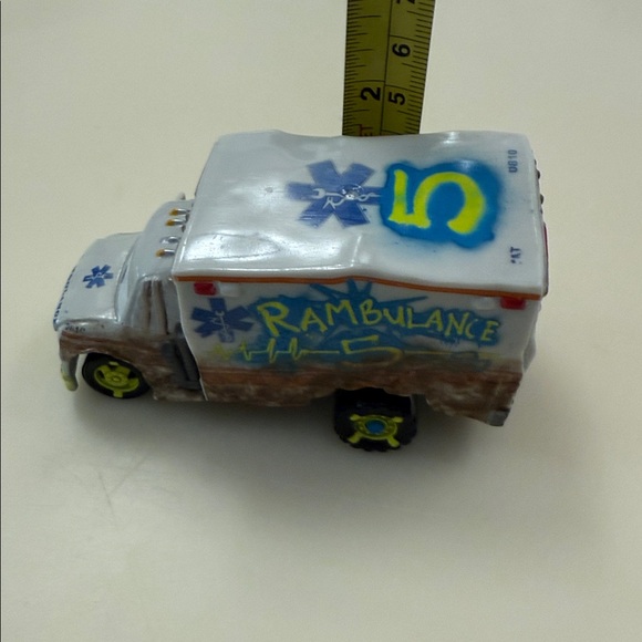 Disney Pixar Cars 3 Dr. Damage Rambulance 5 Ambulance Die-Cast Mattel Toy - Picture 10 of 10